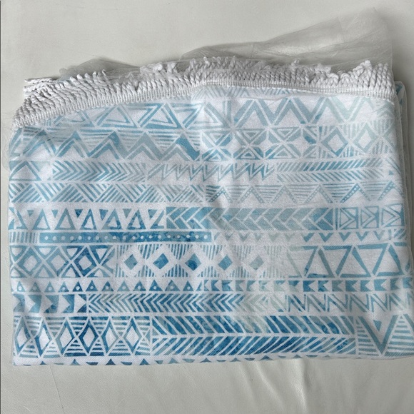 DSW Blue and White Circular Fringed Blanket - Picture 5 of 6